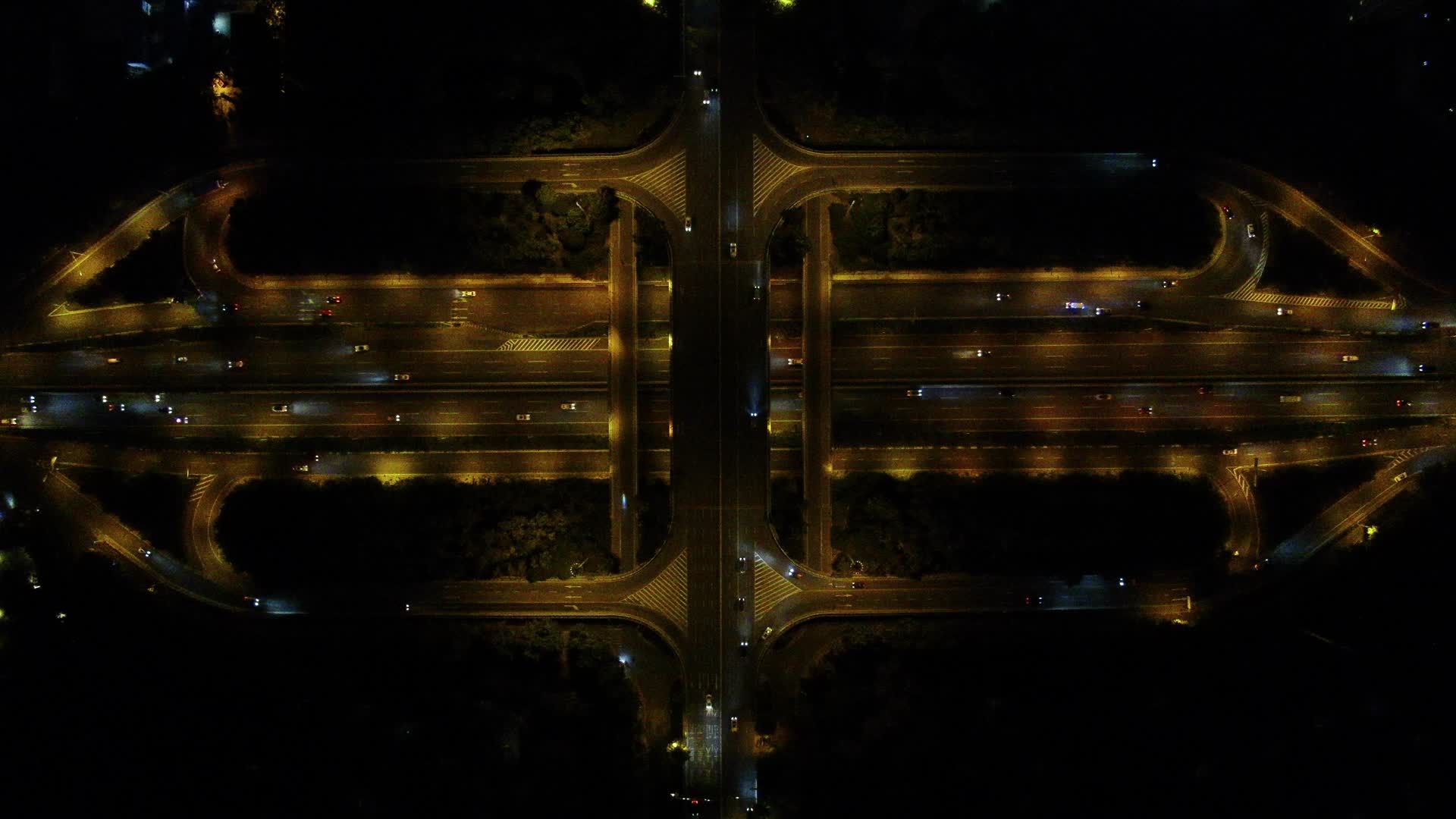 航拍城市立交桥夜景车流视频的预览图