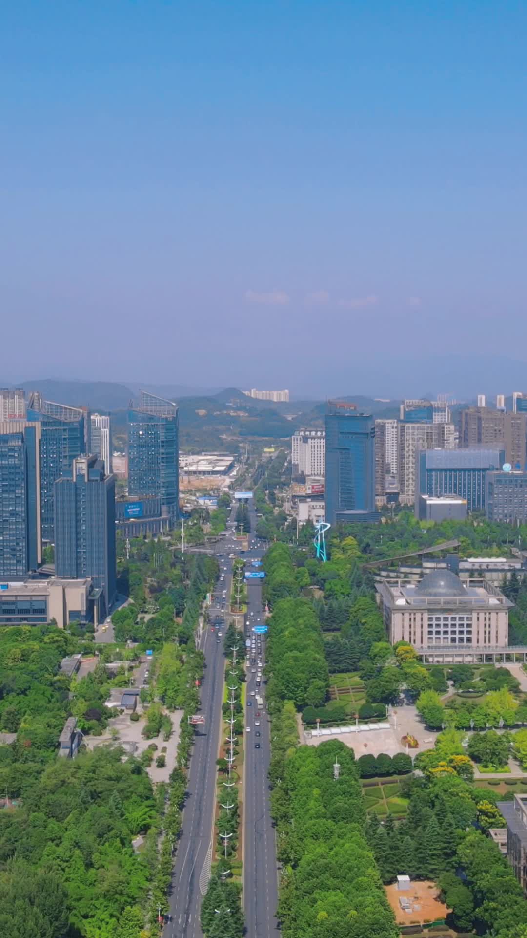 航拍贵州贵阳城市风光视频的预览图