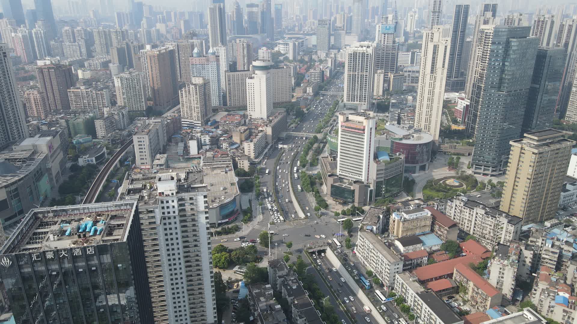 航拍湖北武汉解放大道车流交通视频的预览图
