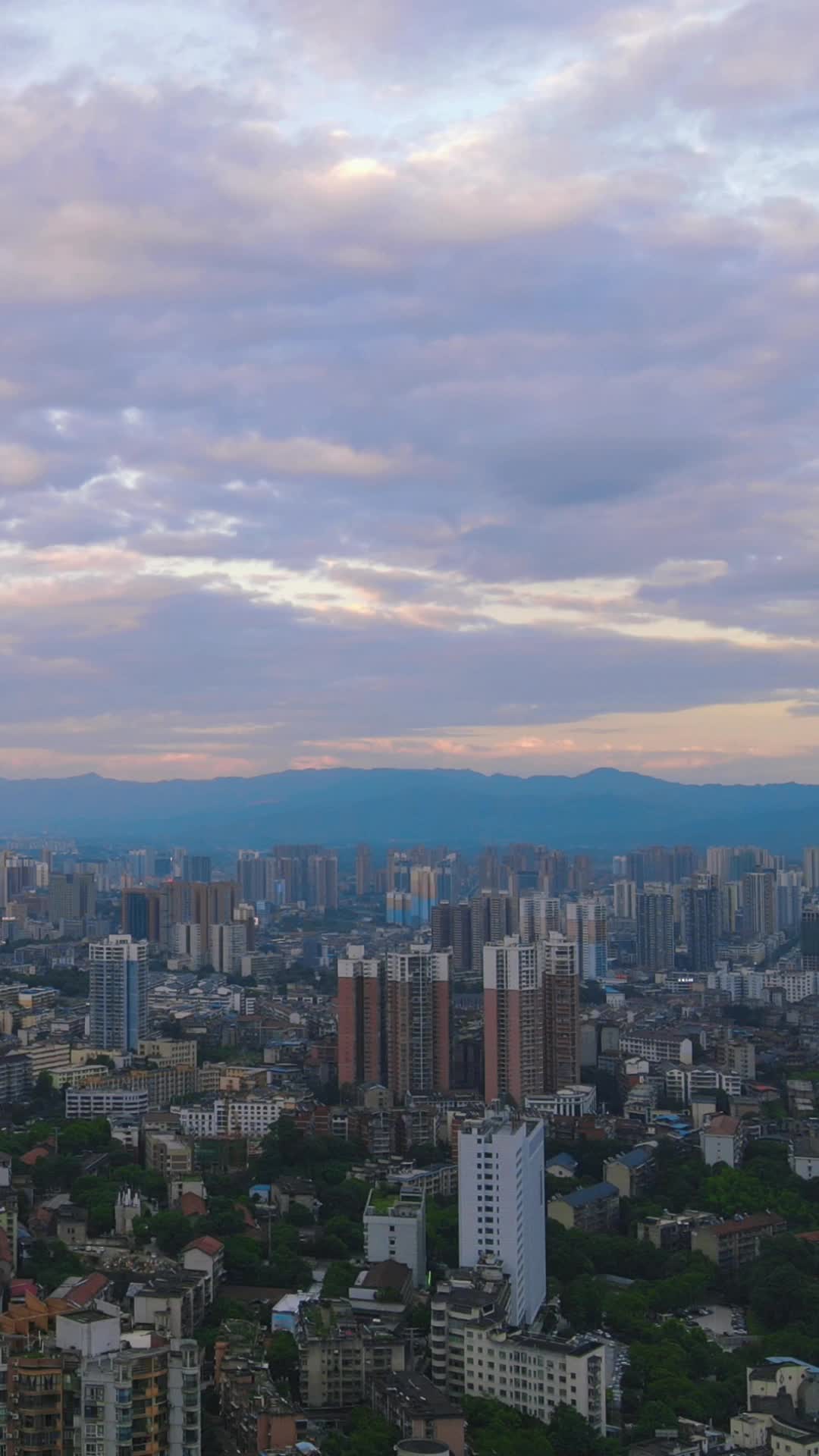 湖南湘西城市风光竖屏航拍视频的预览图