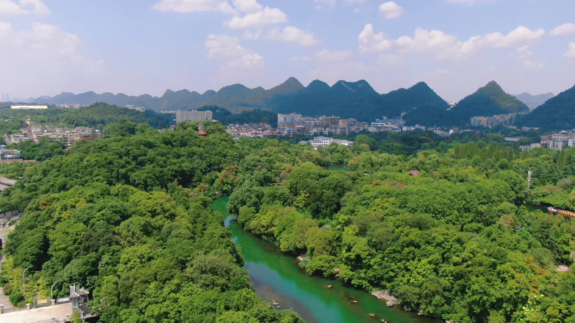航拍贵州贵阳花溪公园竖屏视频的预览图