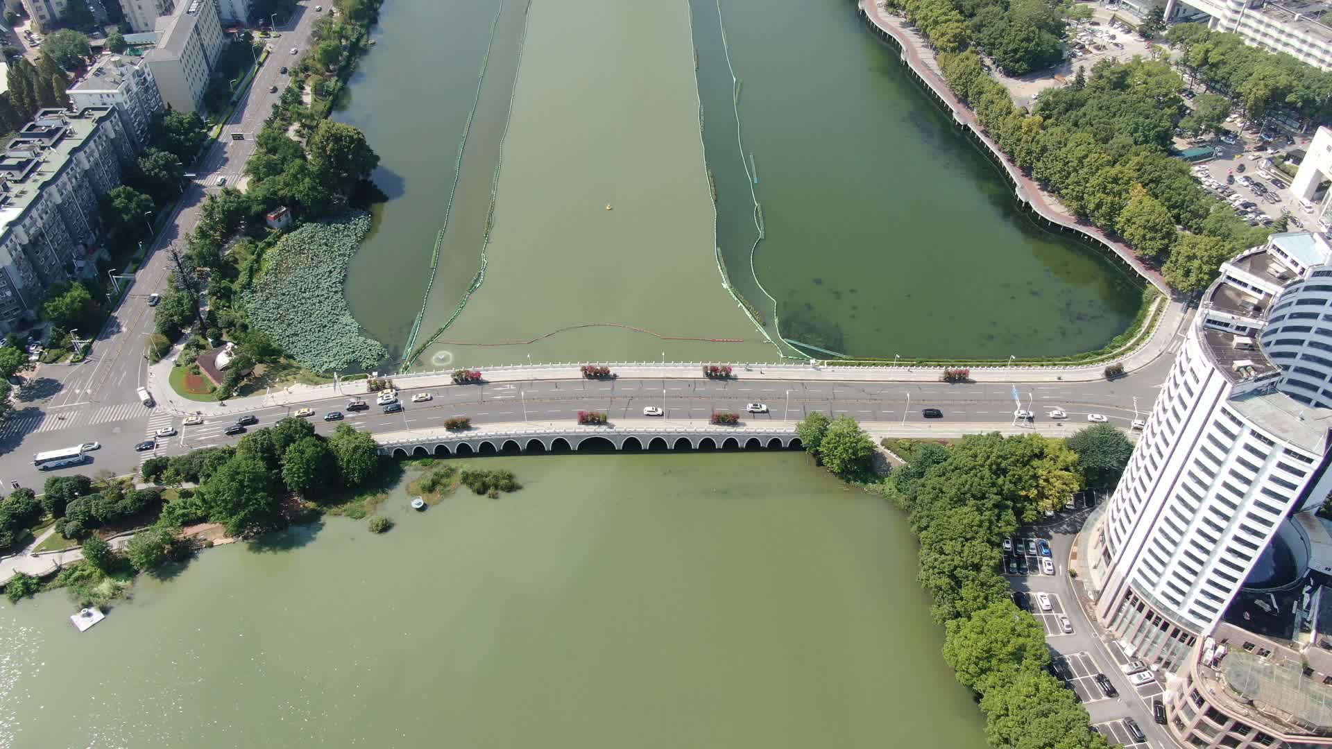 航拍湖北武汉武昌双湖桥视频的预览图