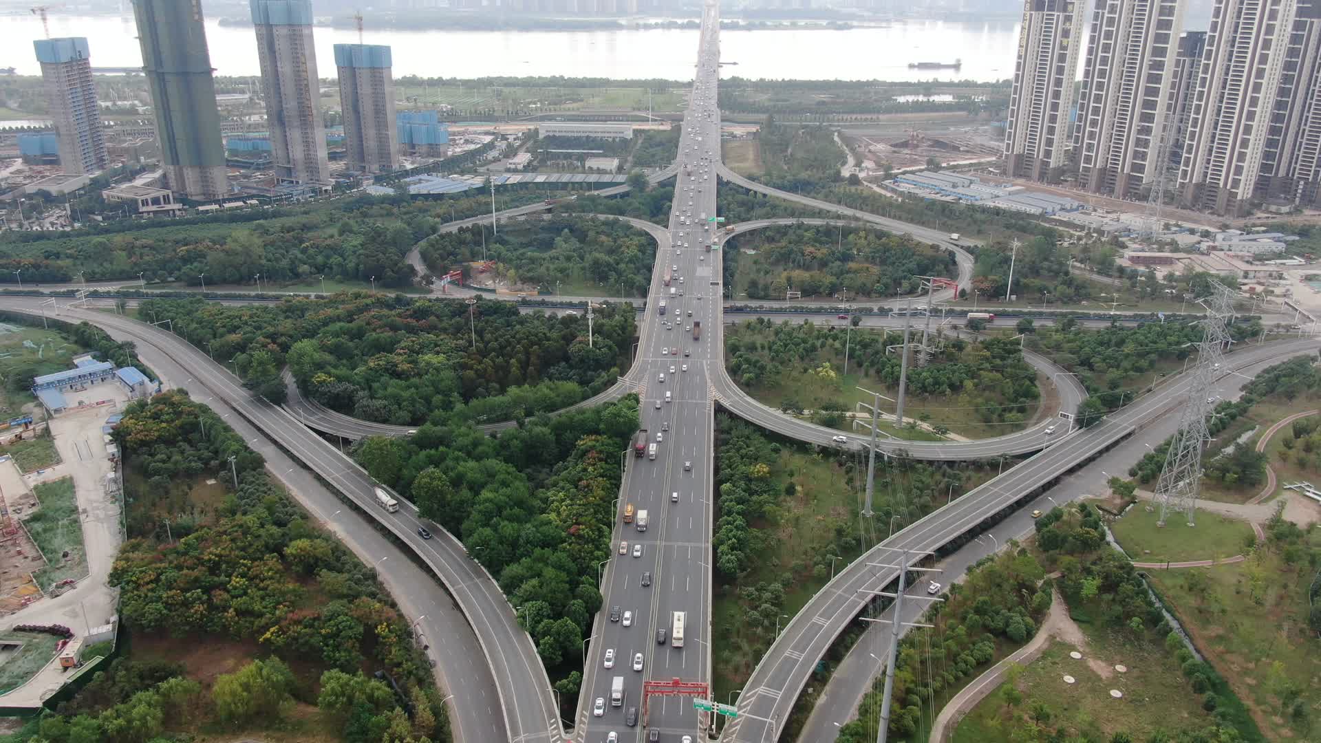 航拍湖北武汉城市交通大道立交桥视频的预览图