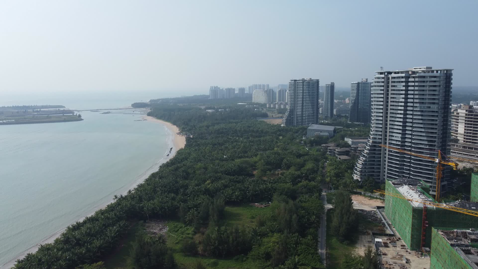 俯拍海口市视频视频的预览图