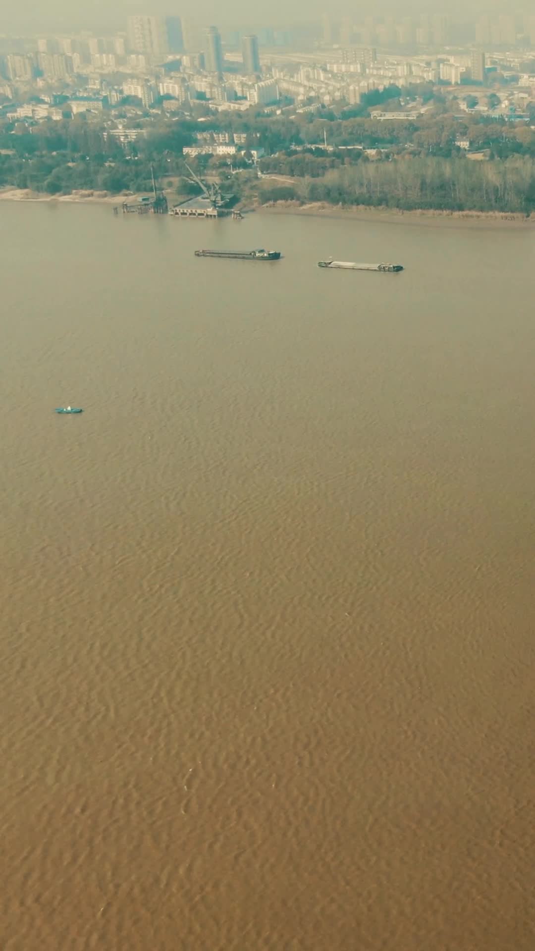 江苏南京长江风光竖屏航拍视频的预览图