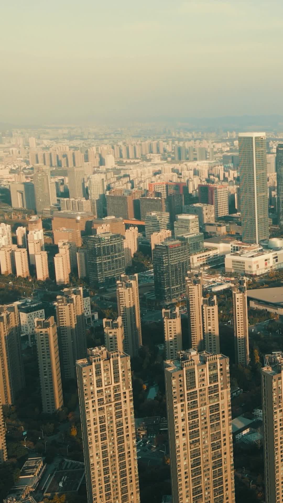 南京新街口商业圈竖屏航拍视频的预览图