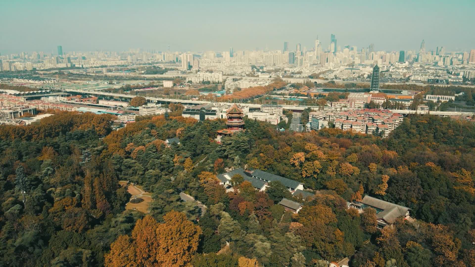 航拍江苏南京城市风光地标建筑视频的预览图