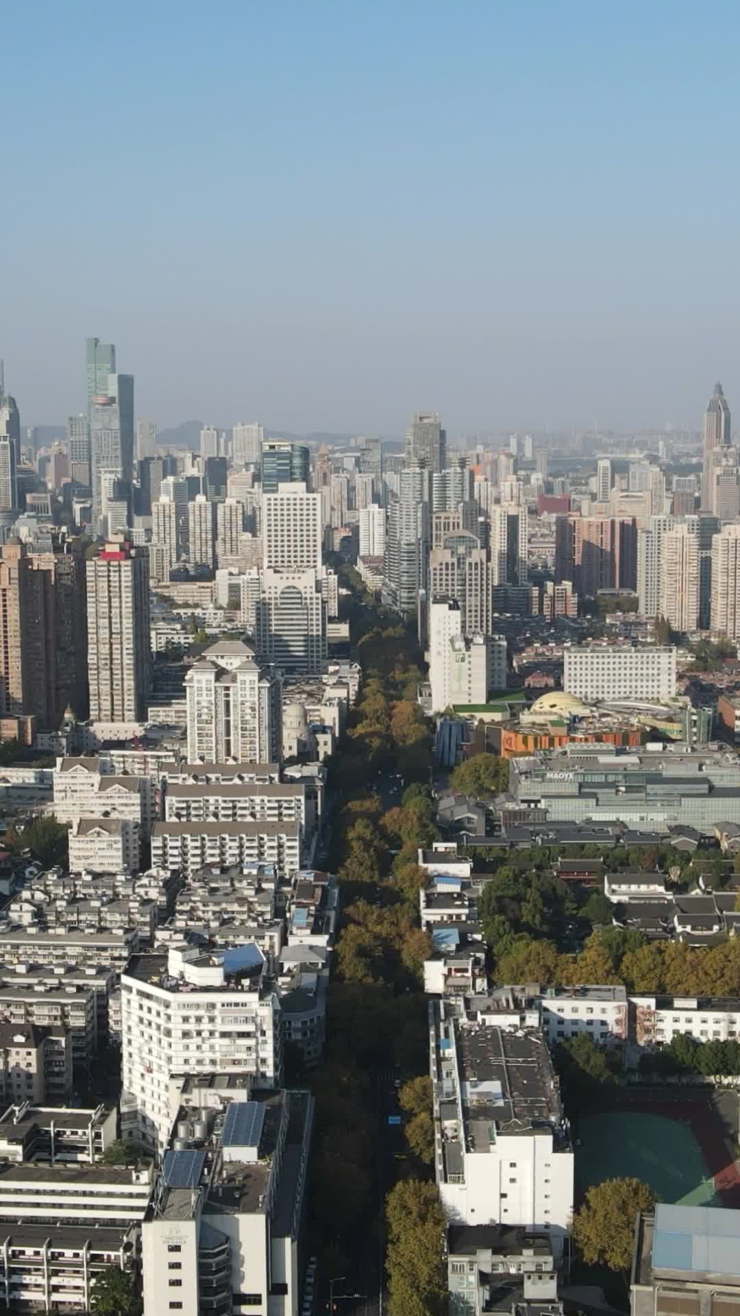 南京城市老城区竖屏航拍视频的预览图