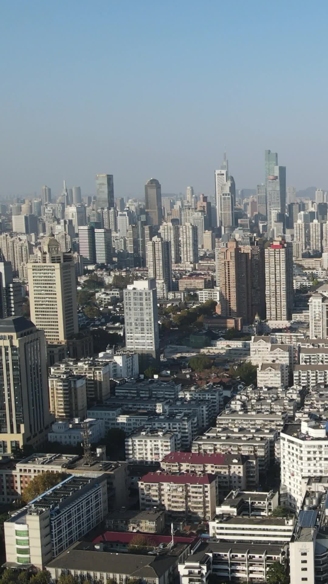 南京城市老城区竖屏航拍视频的预览图