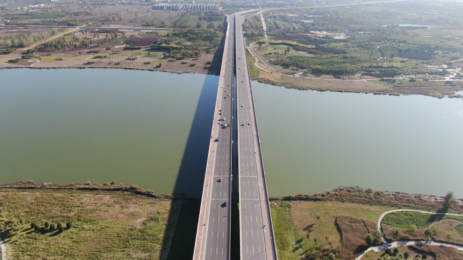 航拍石家庄正定滹沱河大桥视频的预览图
