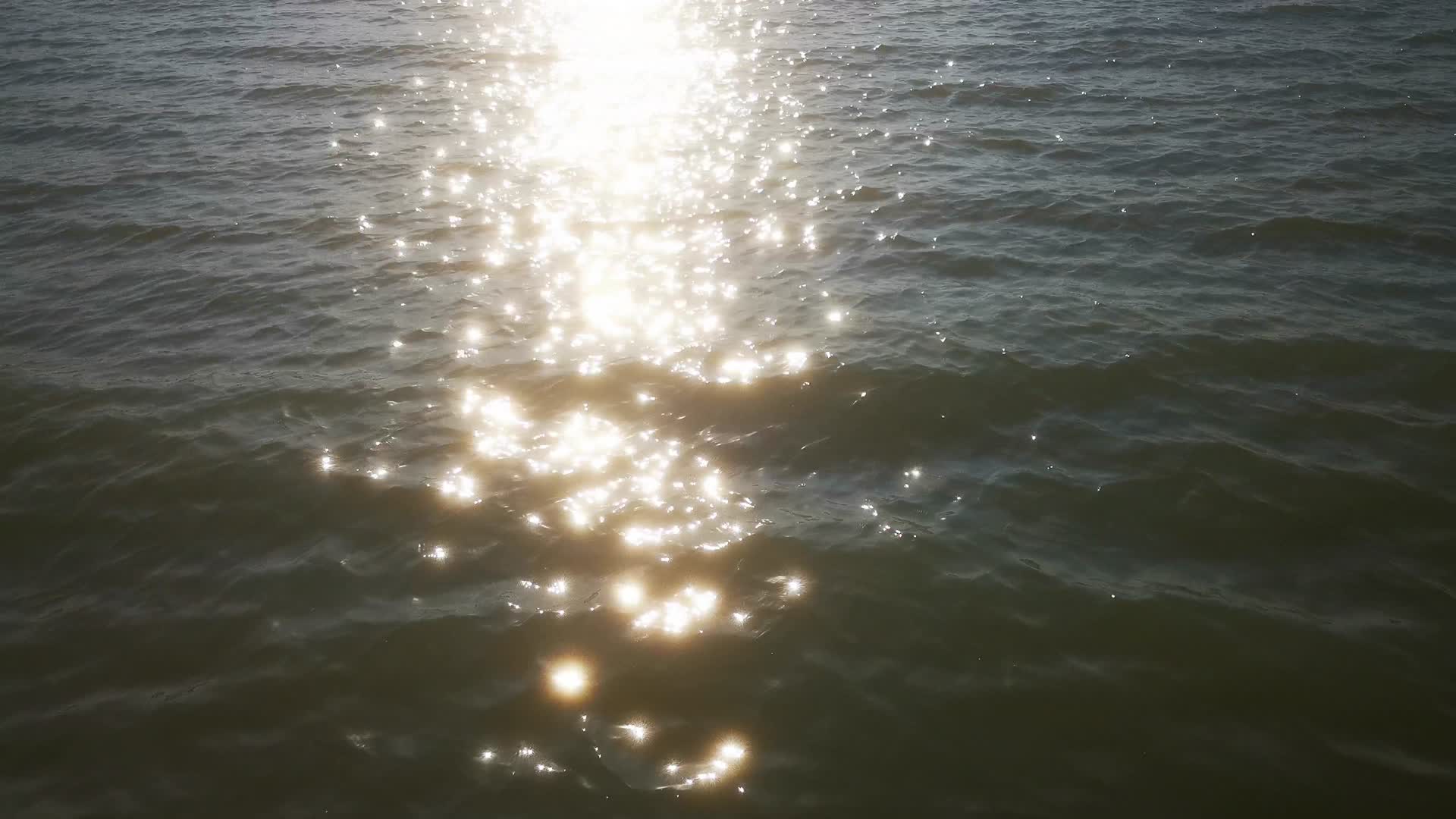 湖面波光倒影视频的预览图