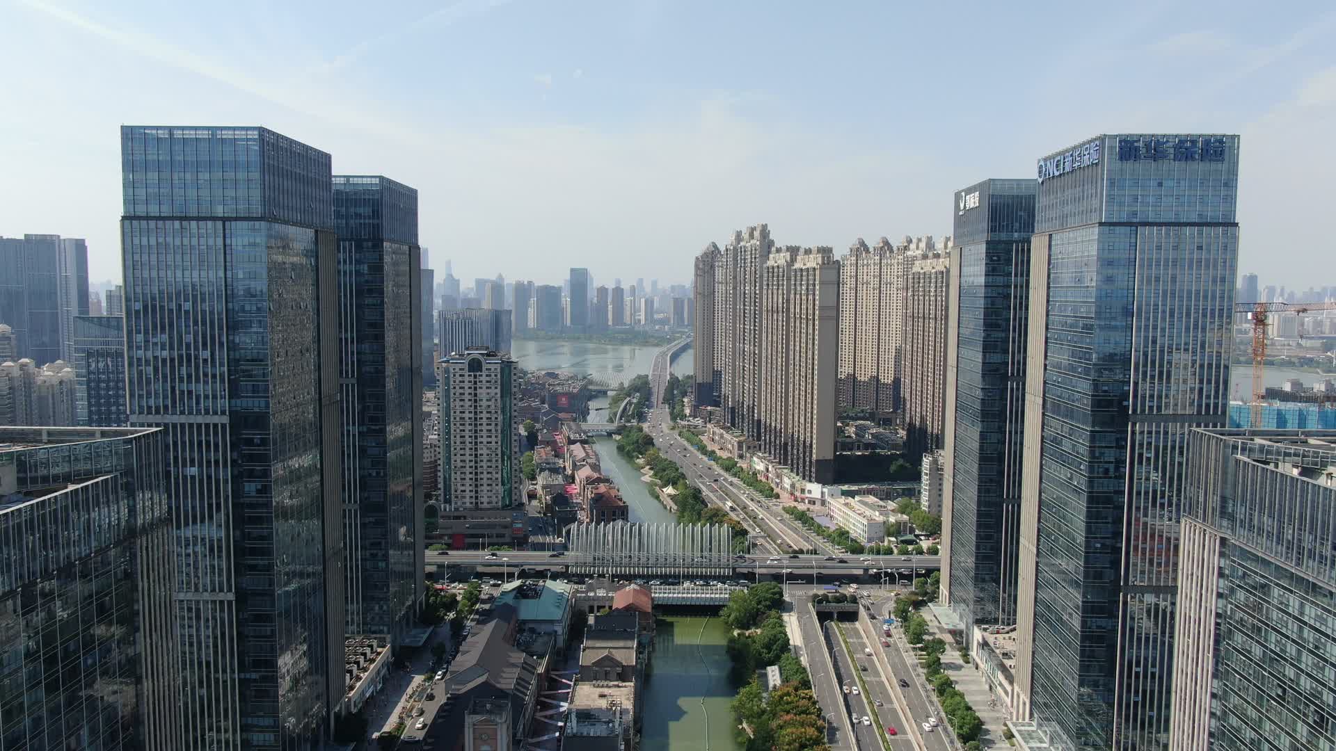 4K航拍湖北武汉中央文化旅游区楚河汉街视频的预览图