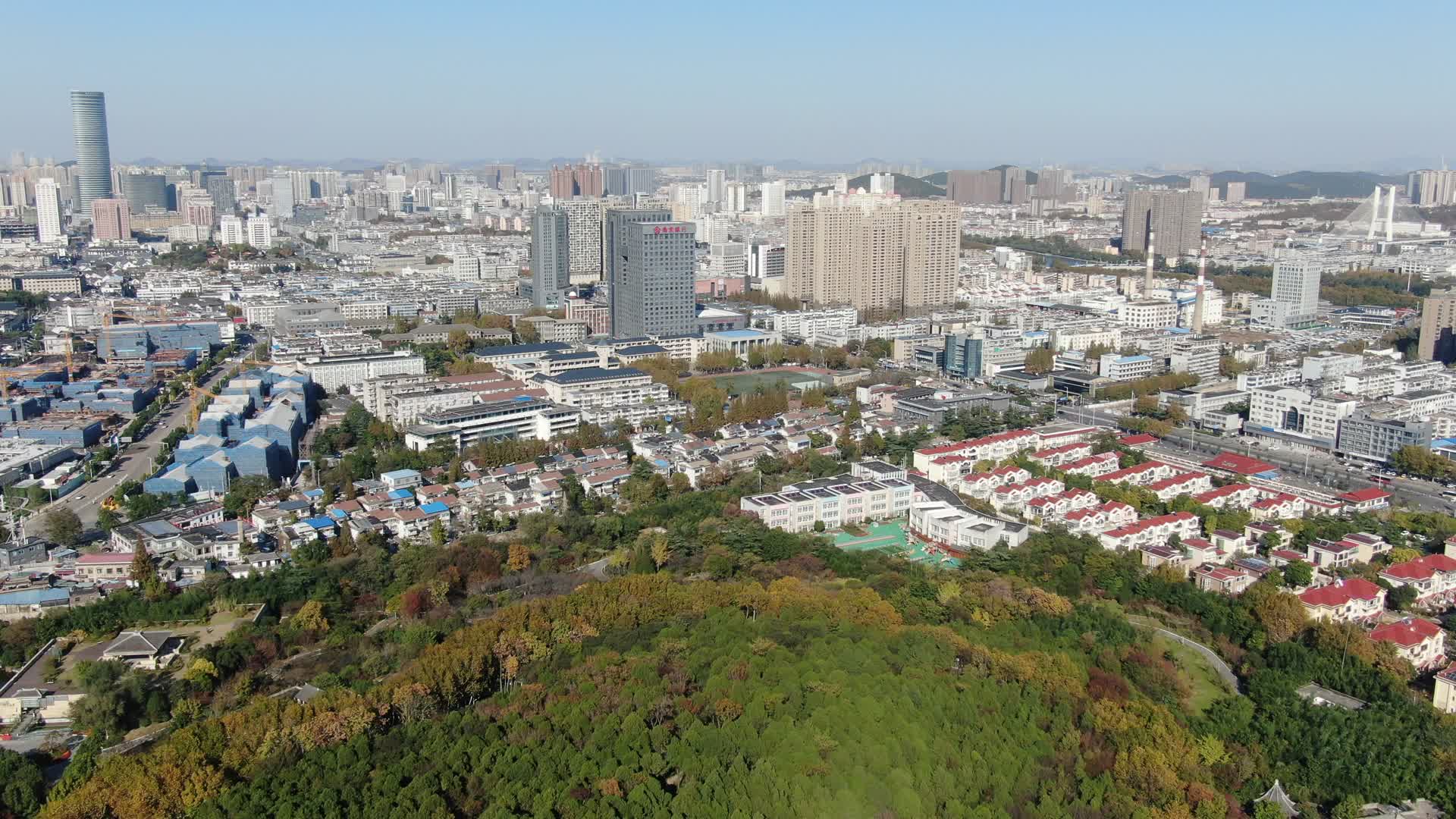 航拍徐州城市天际线城市建设视频的预览图