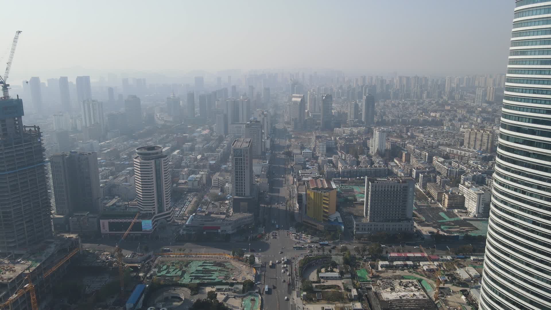航拍江苏徐州城市建设苏宁广场视频的预览图