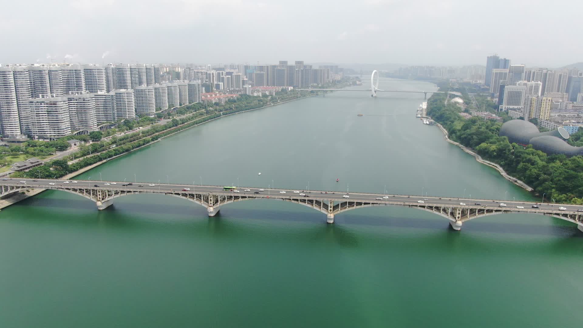 航拍广西柳州壶东大桥视频的预览图