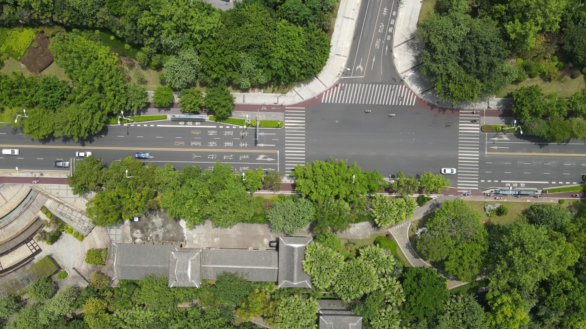 航拍广西柳州沿江路交通视频的预览图