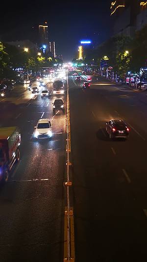 城市夜晚交通霓虹灯视频的预览图