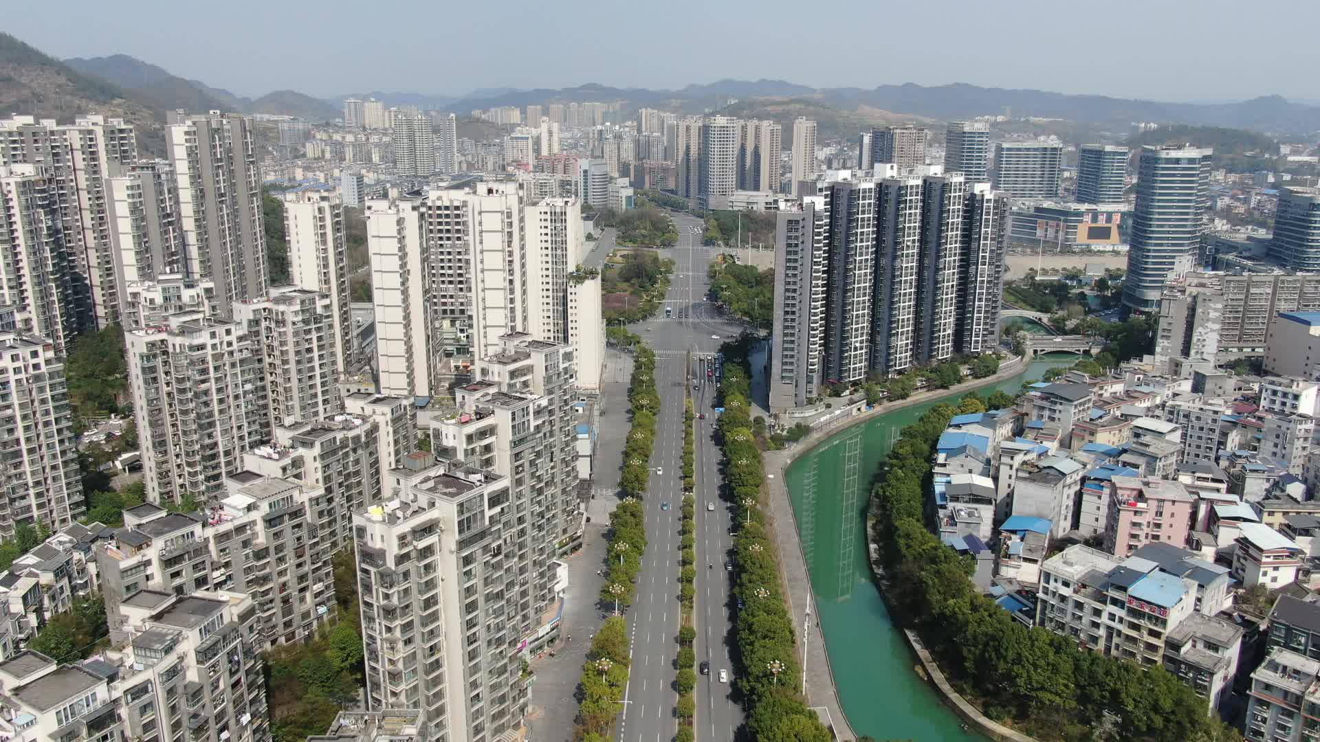 航拍湖南湘西吉首城市交通大道视频的预览图