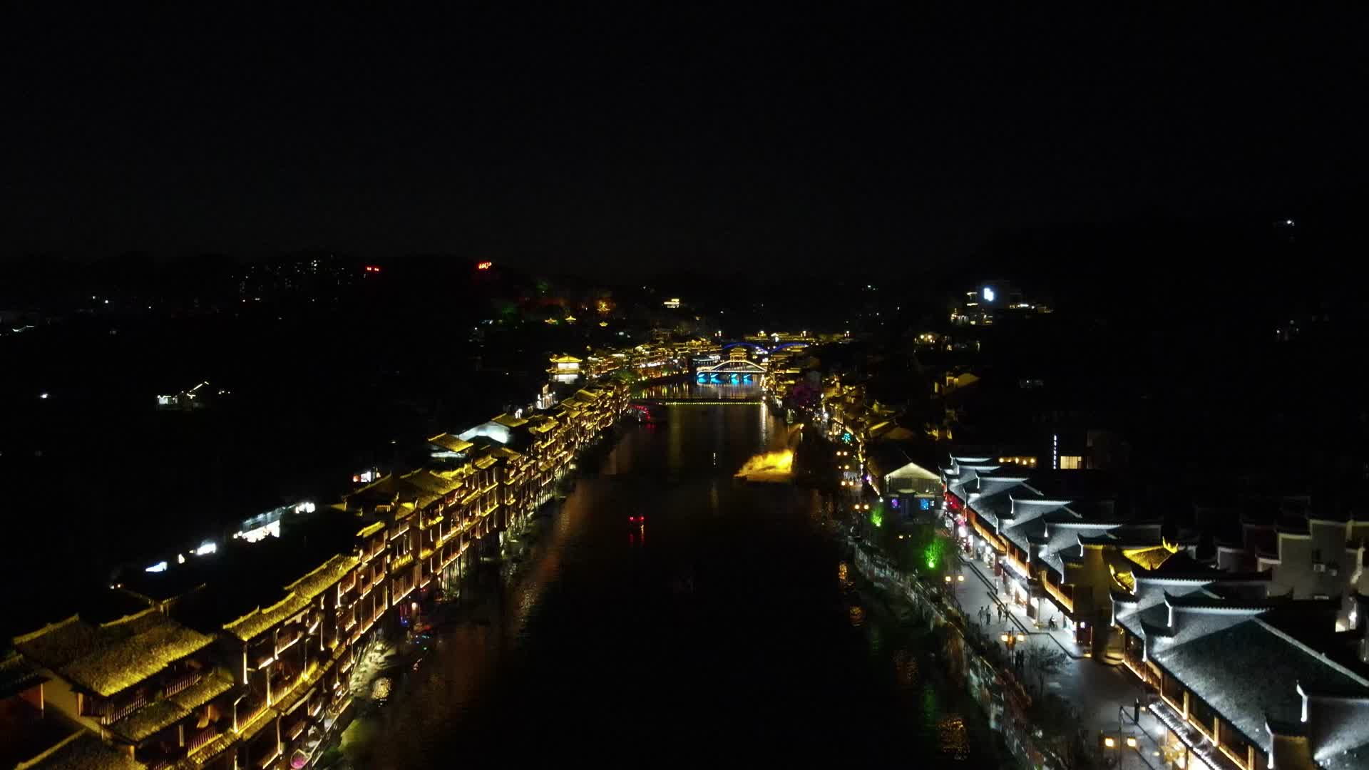 航拍湖南湘西凤凰古城4景区夜景视频的预览图