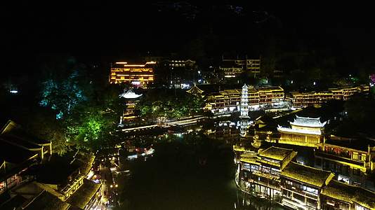 航拍湖南神秘湘西4A景区凤凰古城夜景视频的预览图