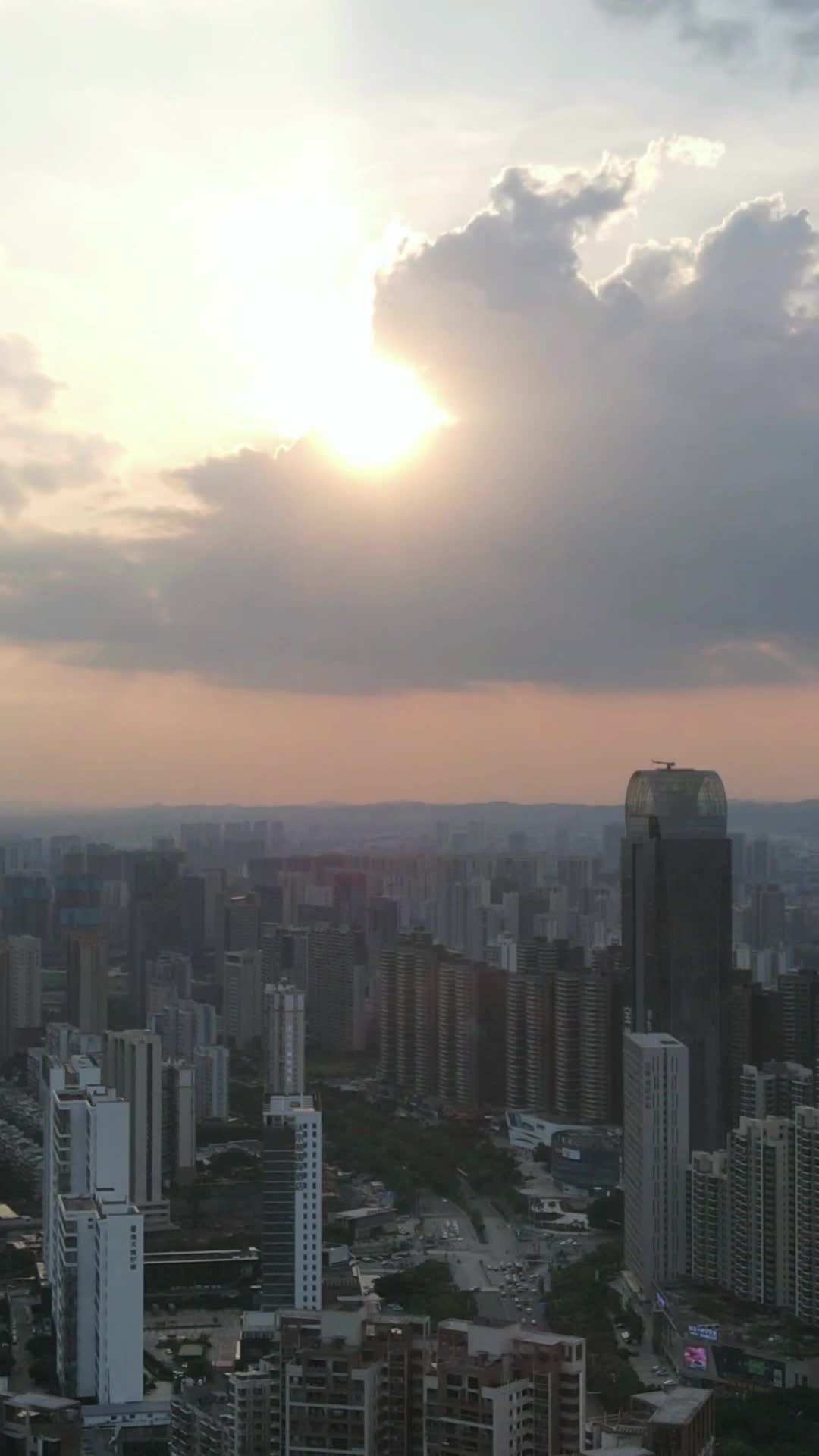 城市夕阳晚霞日落移动延时视频的预览图