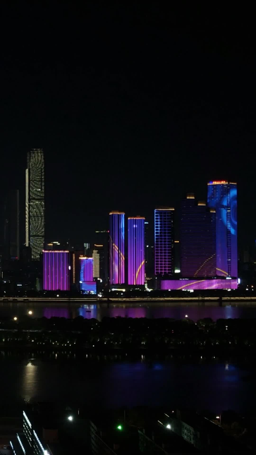 竖屏航拍湖南长沙城市风光移动延时视频的预览图