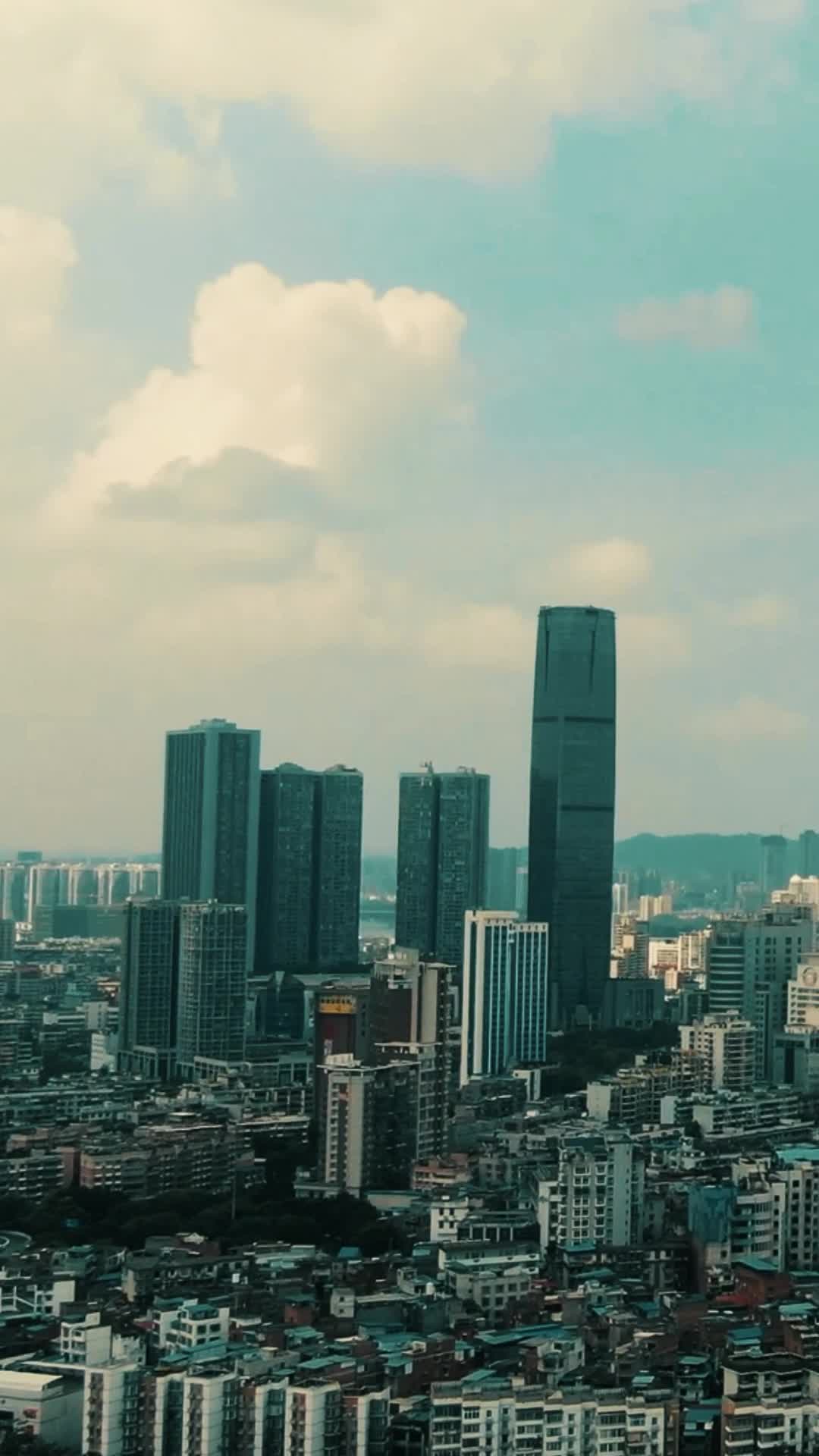 广西柳州城市风光航拍移动延时竖屏视频的预览图