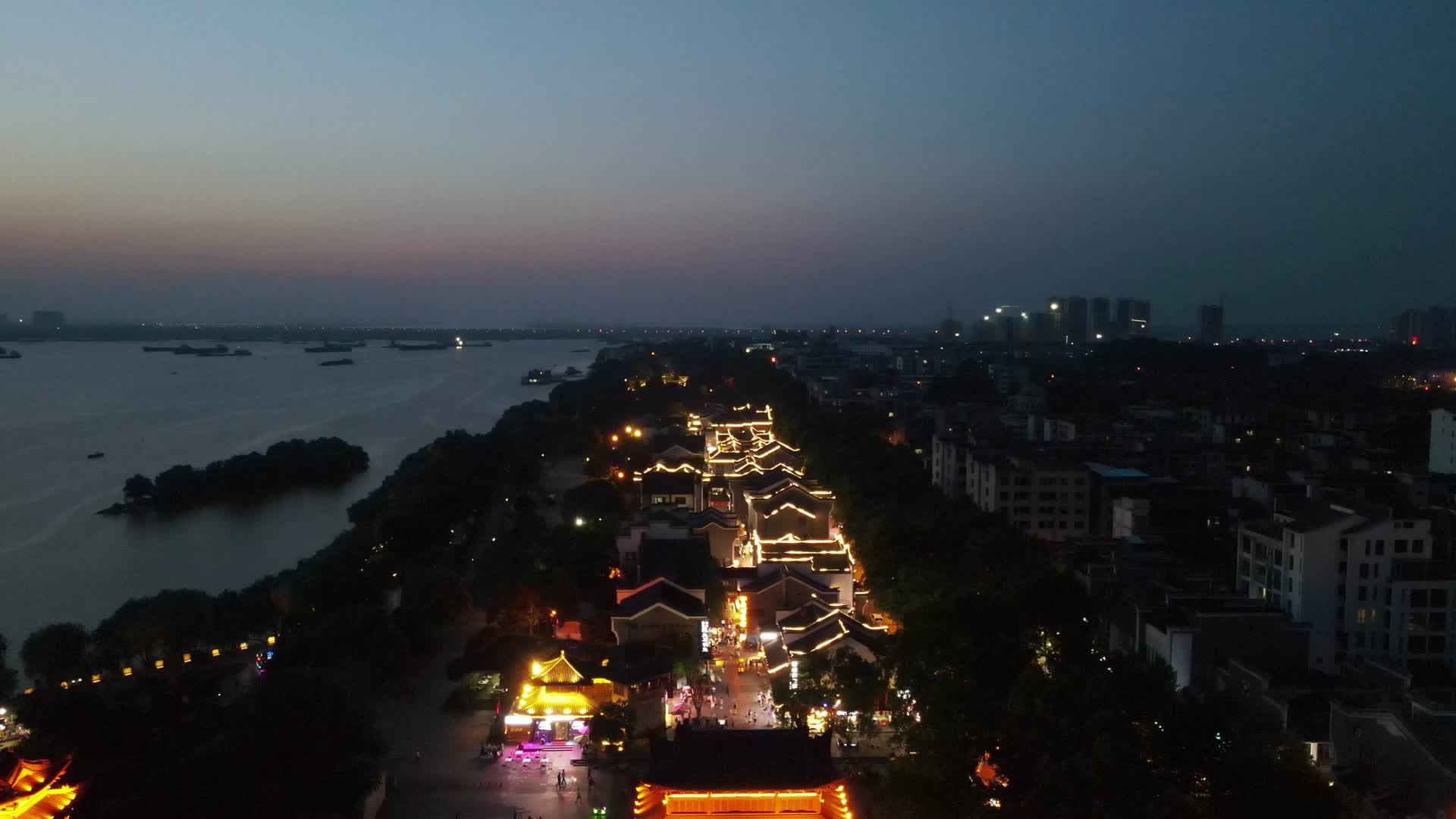 航拍湖南岳阳汴河街夜景视频的预览图