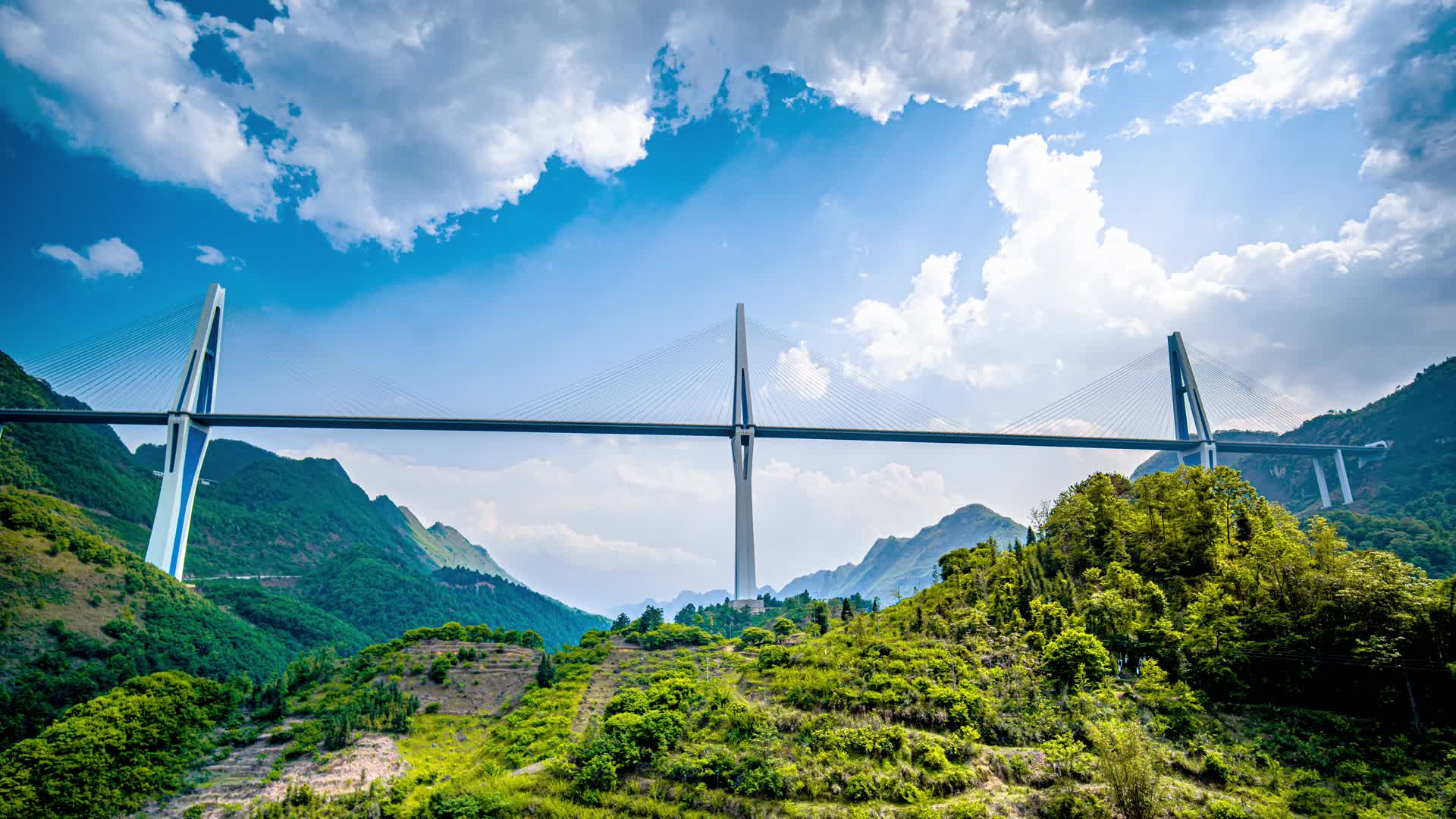 8k延时中国基建桥梁建设平塘特大桥视频的预览图