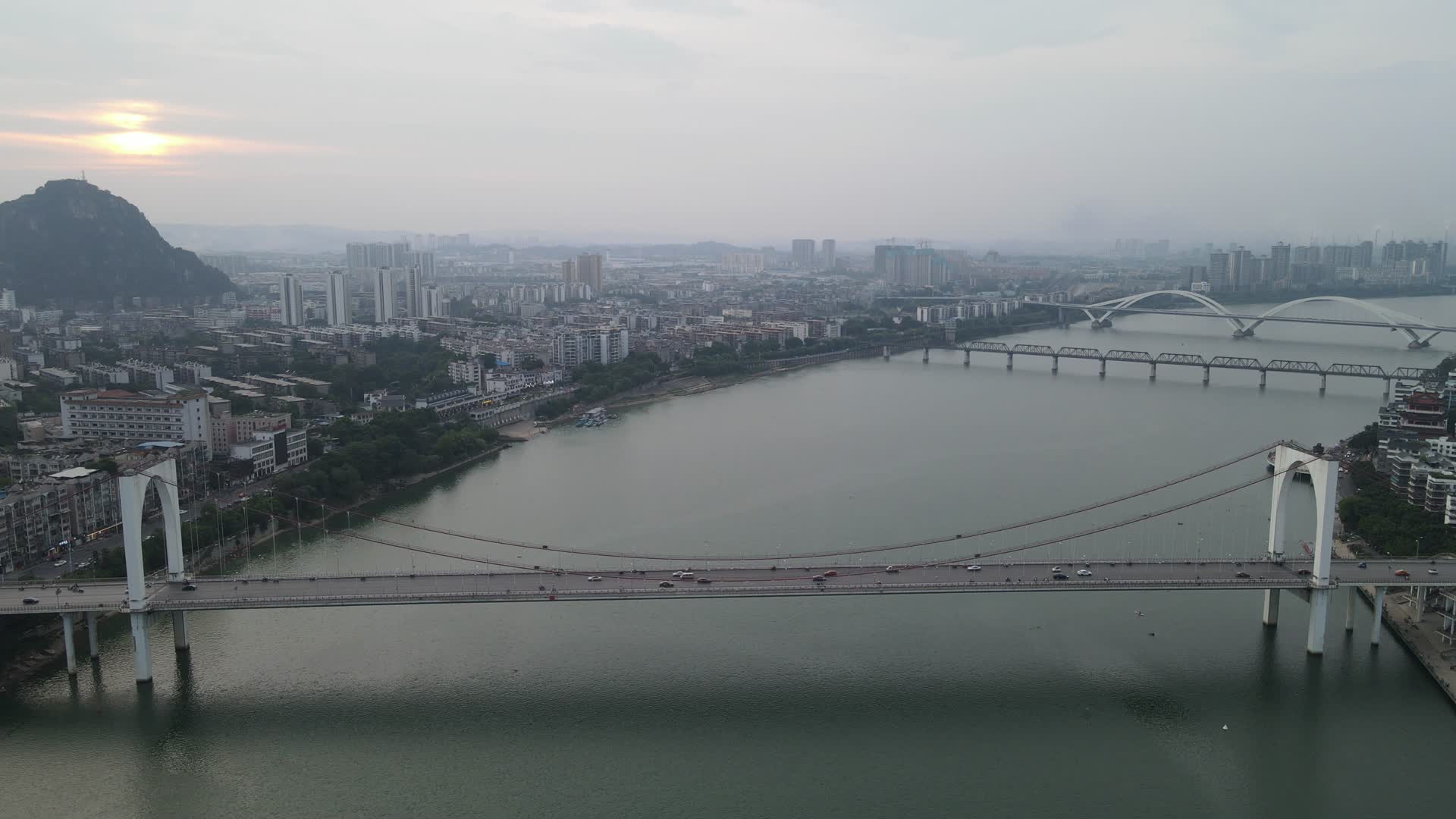 航拍广西柳州柳江红光大桥视频的预览图