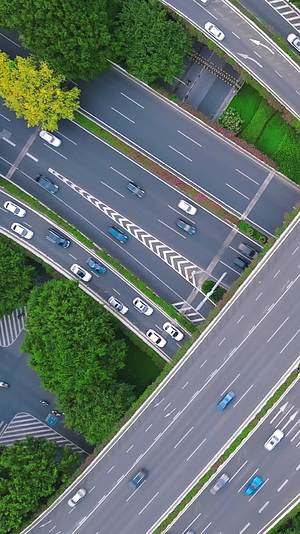 广西南宁城市交通竖屏航拍视频的预览图