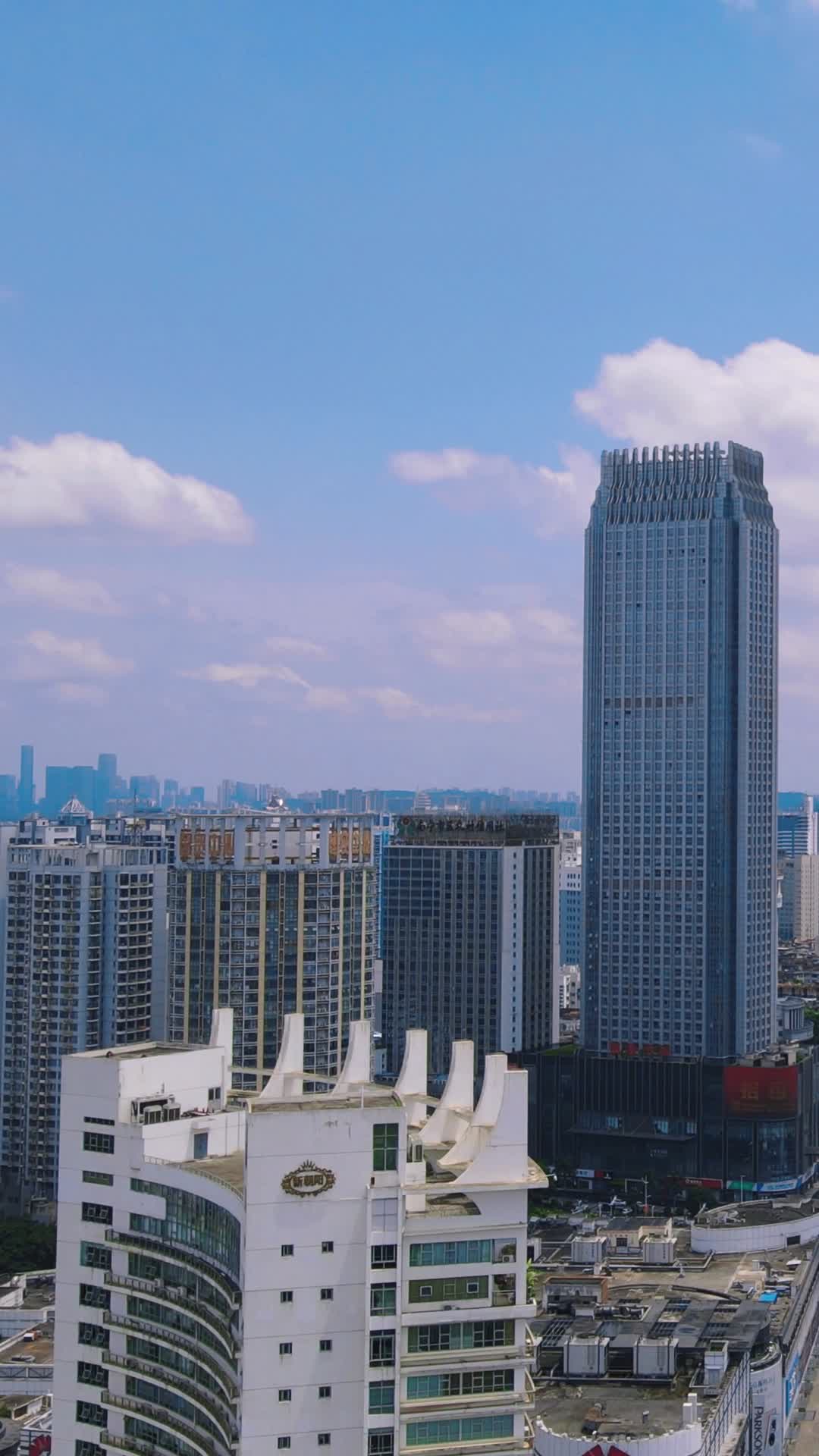 4K航拍广西南宁朝阳路丽原天际商务大楼视频的预览图