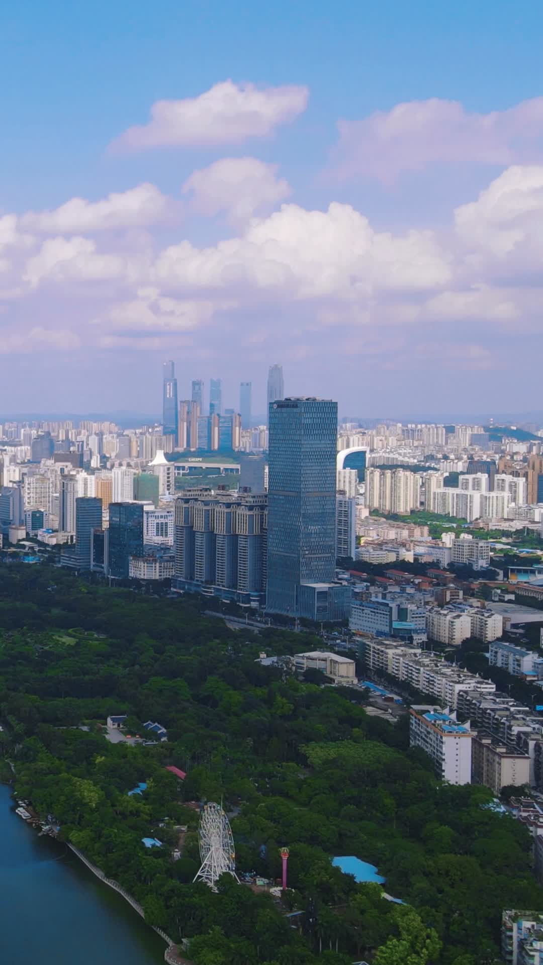 4K航拍广西南宁朝阳路丽原天际商务大楼视频的预览图