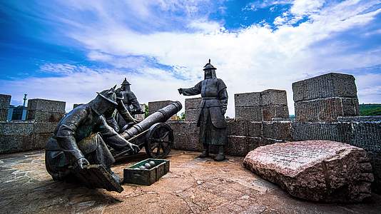 8k延时中国古代城墙大炮防守战士视频的预览图