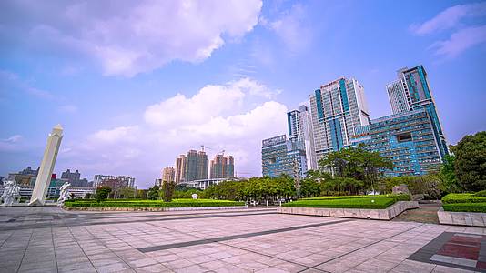 8k延时广西贵港市新世纪广场视频的预览图