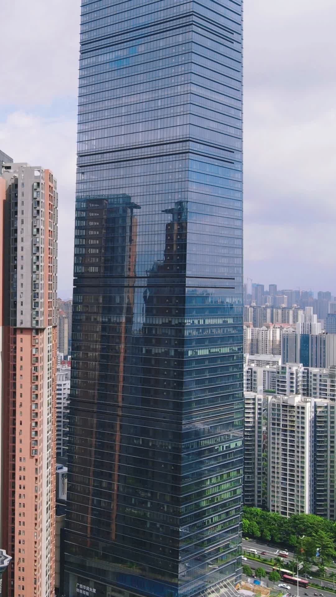 航拍广西南宁东盟商务区竖屏视频的预览图