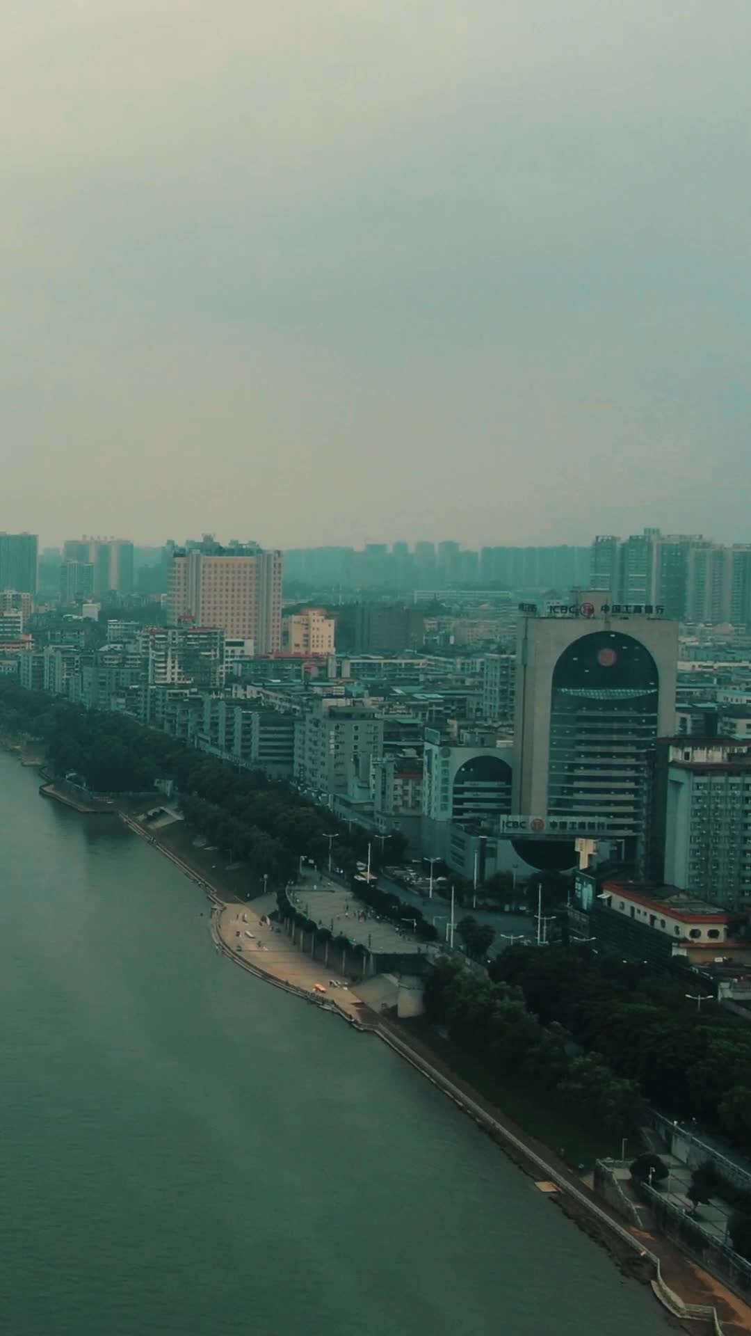 航拍福建漳州城市风光竖屏视频的预览图