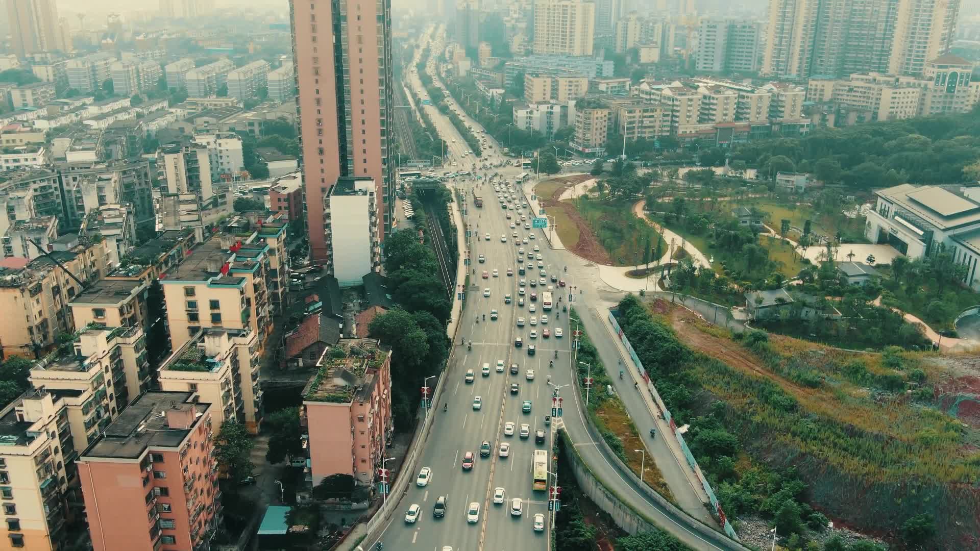 航拍湖南衡阳城市风光交通竖屏视频的预览图