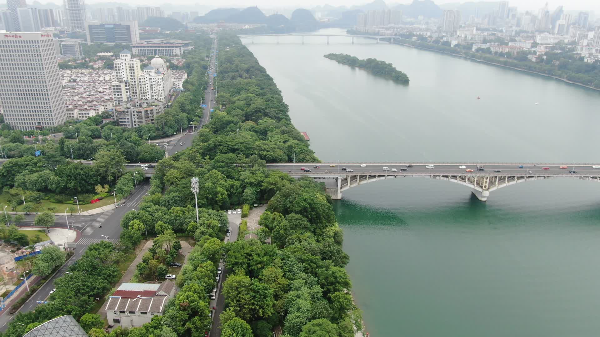 航拍广西柳州壶东大桥交通车流视频的预览图