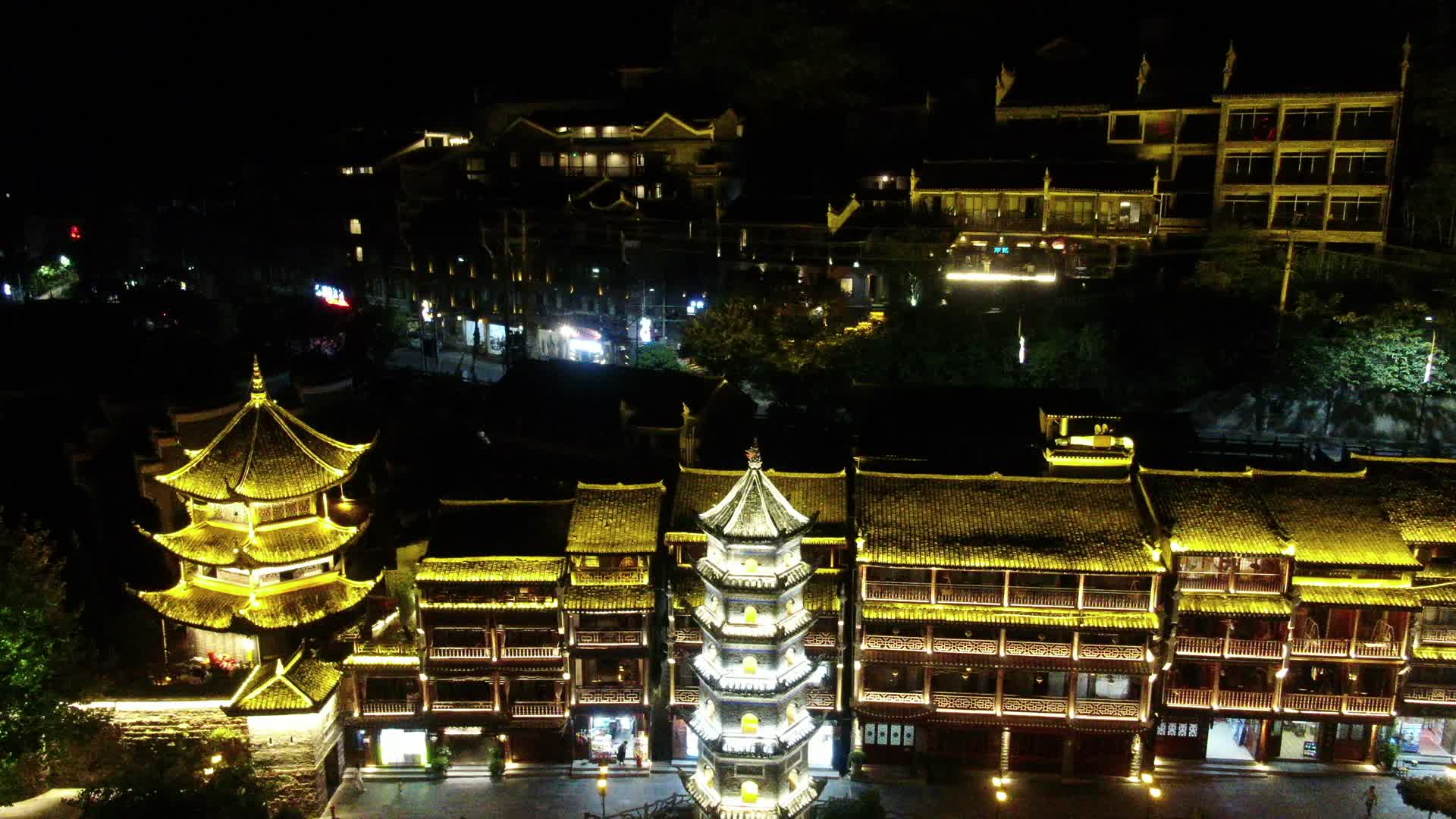 航拍湖南凤凰古城沱江万寿塔夜景视频的预览图