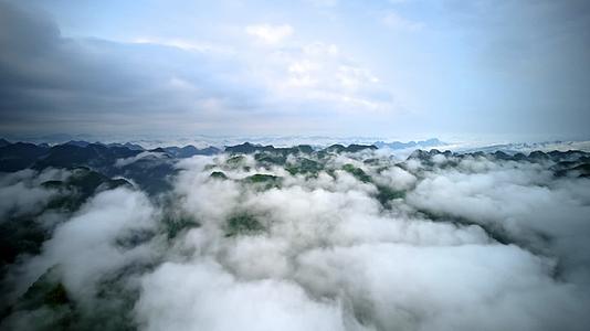 4k航拍清晨群山云海成品视频的预览图