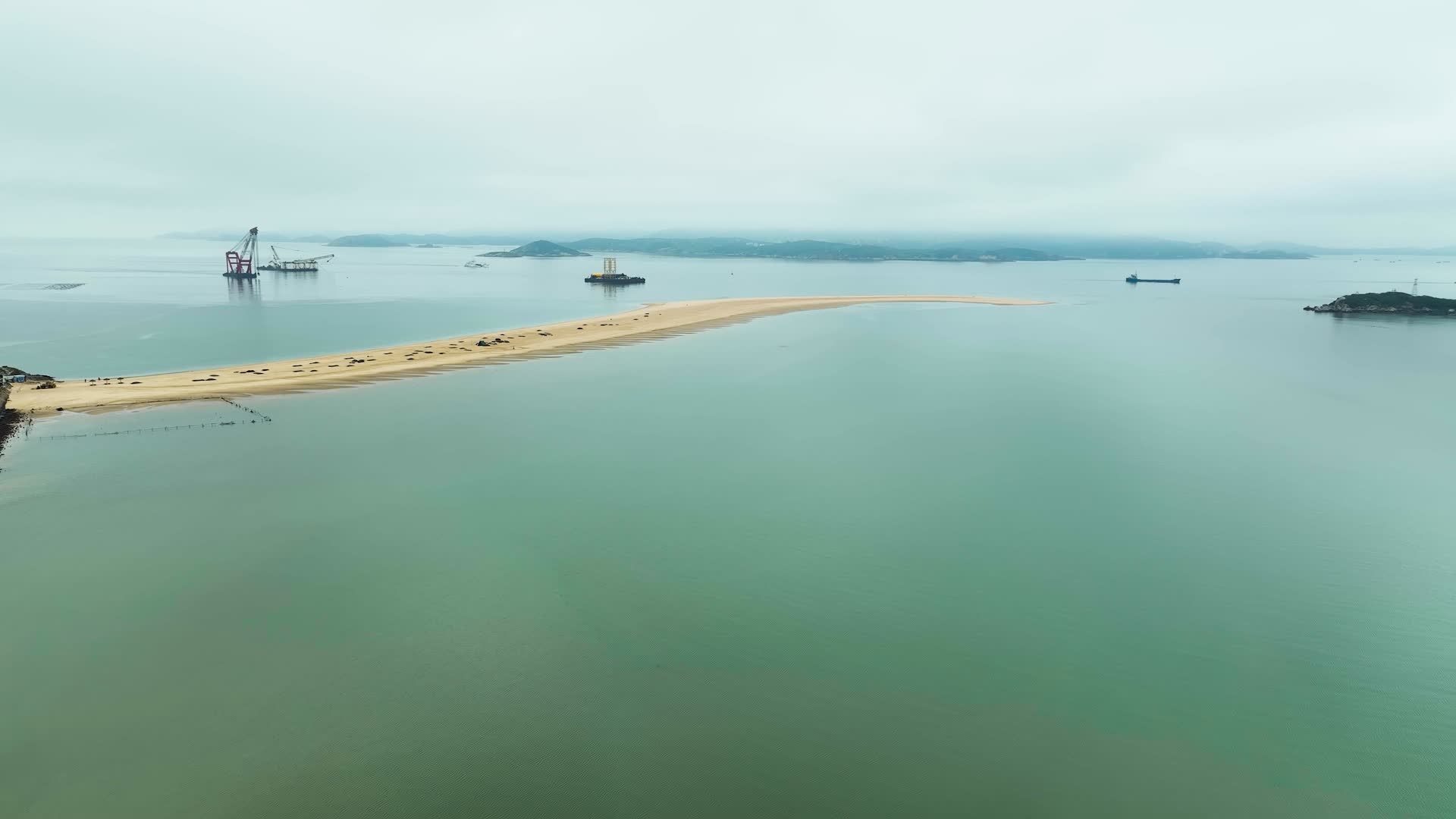 4K航拍福建平潭象鼻湾海滩视频的预览图