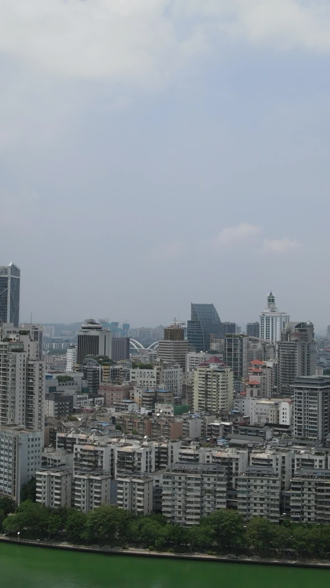 航拍广西柳州城市建设风光竖屏视频的预览图