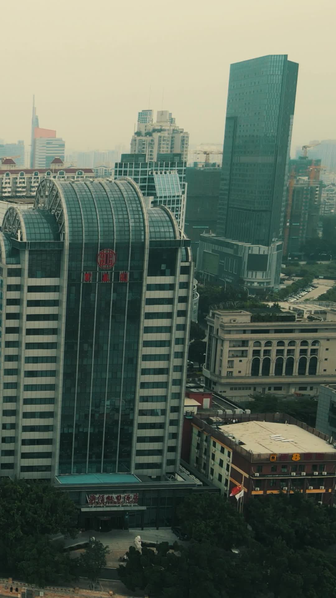 航拍广西柳州城市风光竖屏视频的预览图