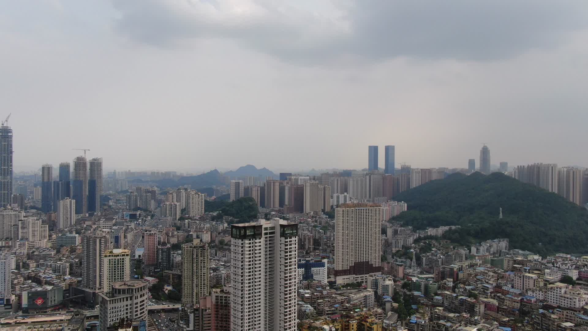 航拍贵阳城市全景风光视频的预览图
