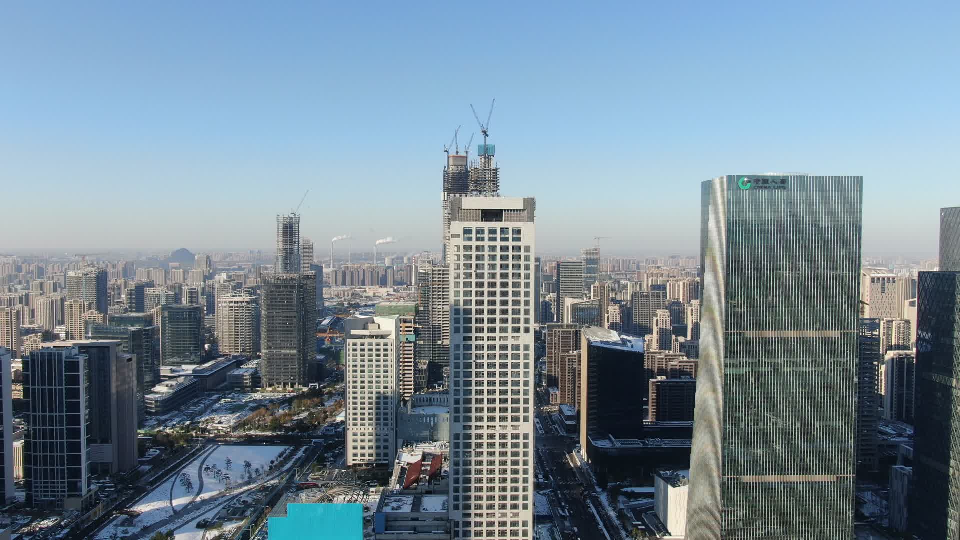 航拍济南城市天际线高楼大厦视频的预览图