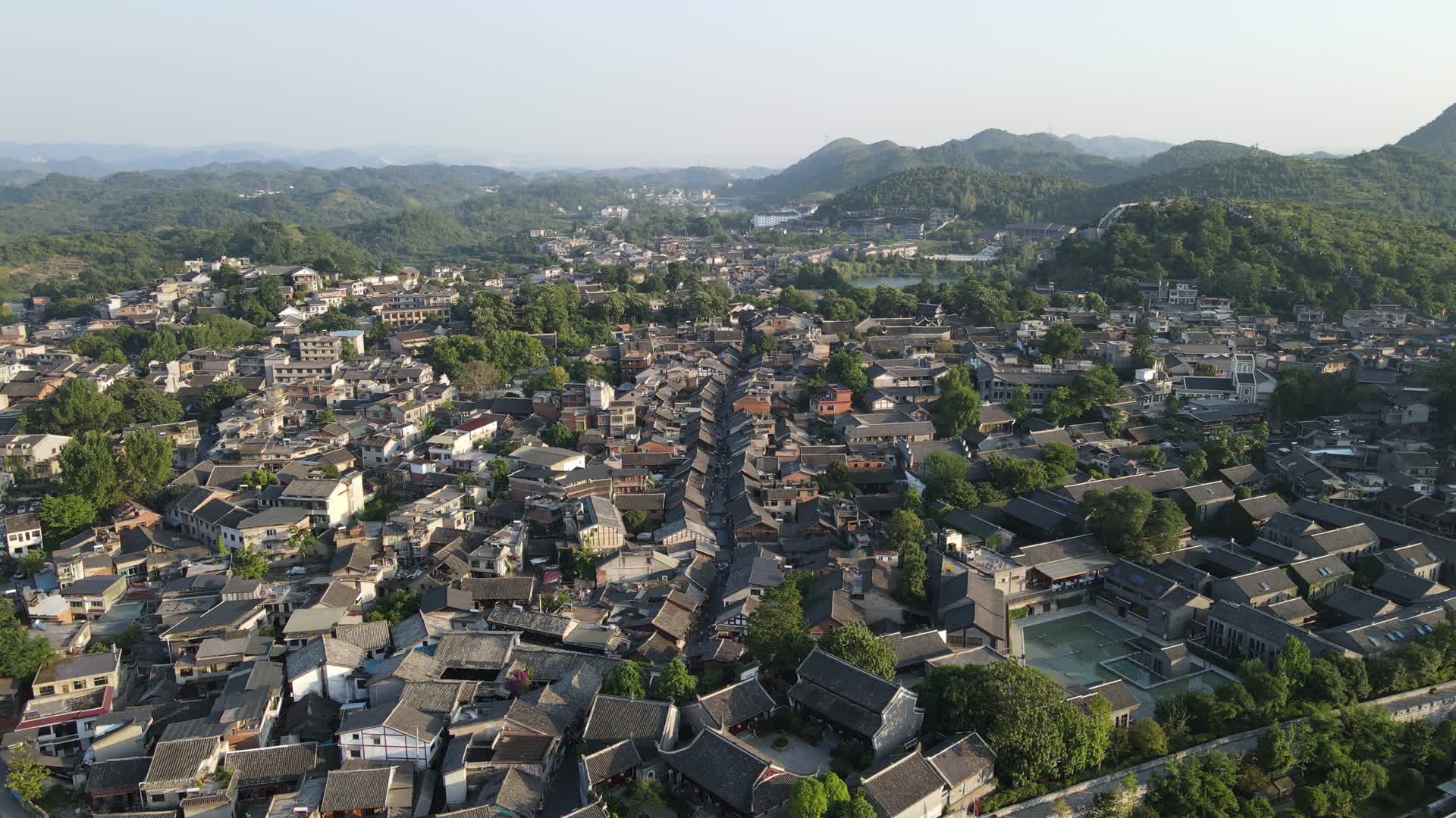 航拍贵州青岩古镇5A景区视频的预览图