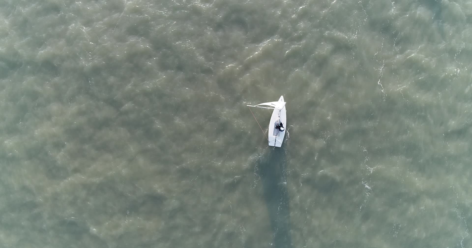 俯拍厦门市海边视频视频的预览图