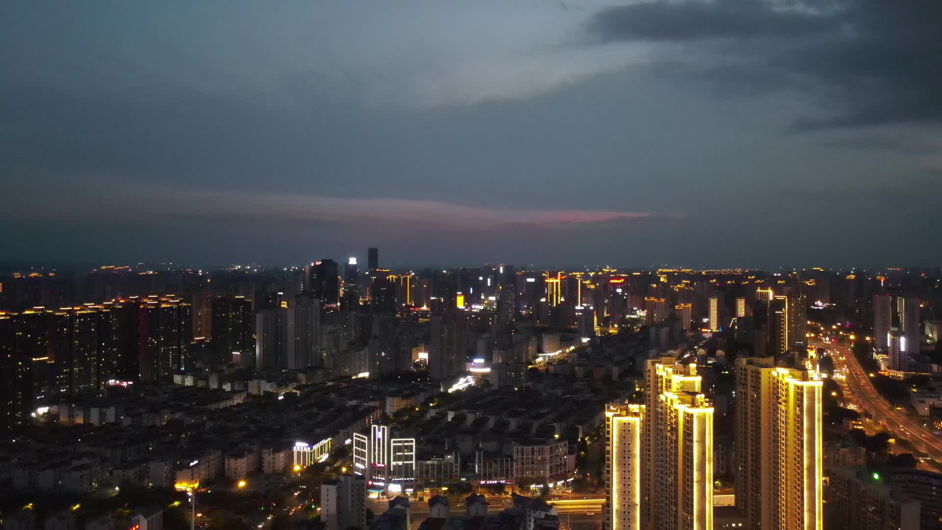 航拍江西赣州城市夜幕降临夜景视频的预览图