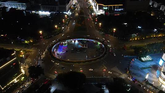 航拍城市夜景交通车辆行驶视频的预览图